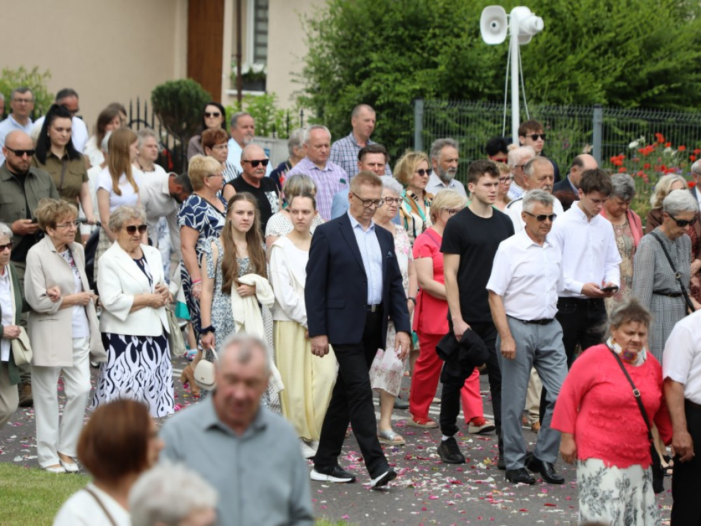 Hrubieszów: Procesja Bożego Ciała w parafiach św. Mikołaja i św. Stanisława Kostki [ZDJĘCIA]