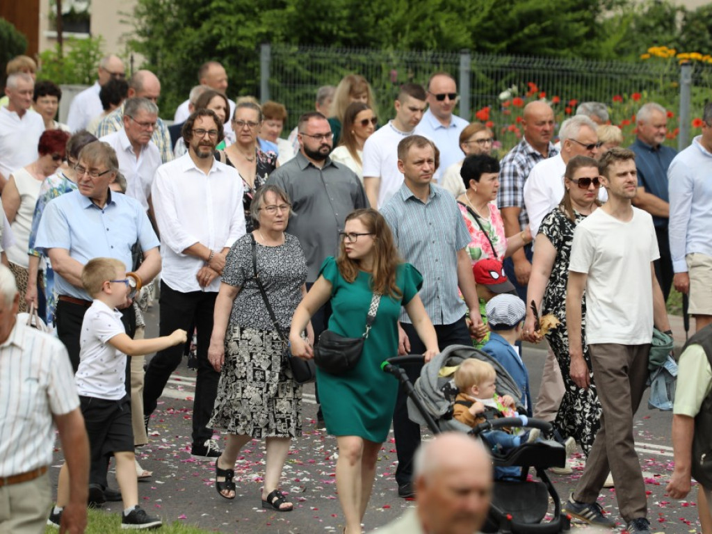 Hrubieszów: Procesja Bożego Ciała w parafiach św. Mikołaja i św. Stanisława Kostki [ZDJĘCIA]