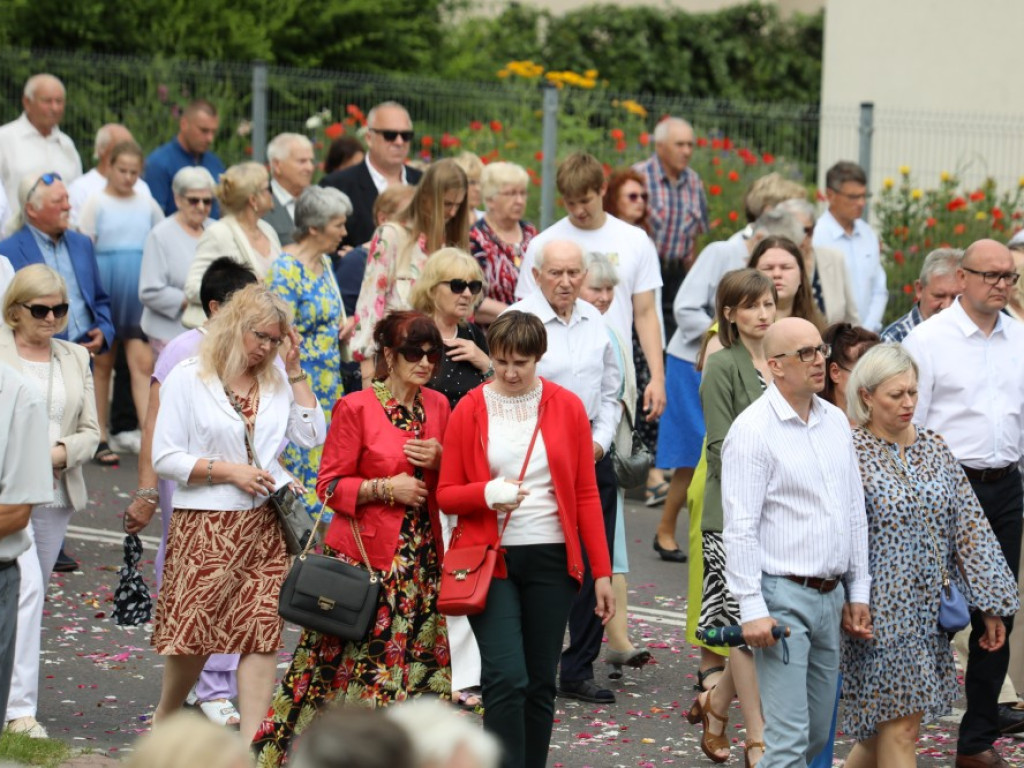 Hrubieszów: Procesja Bożego Ciała w parafiach św. Mikołaja i św. Stanisława Kostki [ZDJĘCIA]