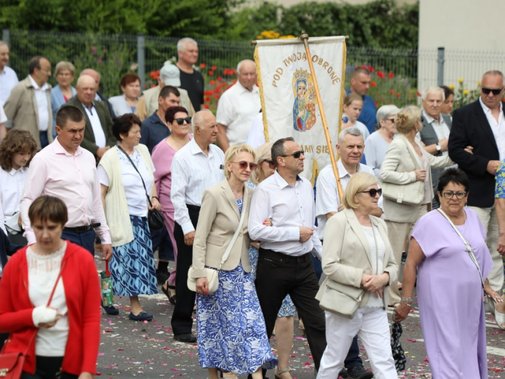 Hrubieszów: Procesja Bożego Ciała w parafiach św. Mikołaja i św. Stanisława Kostki [ZDJĘCIA]