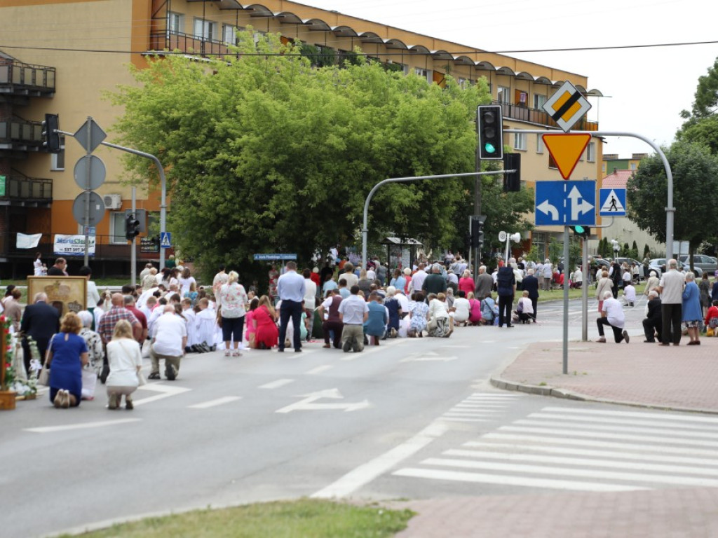 Hrubieszów: Procesja Bożego Ciała w parafiach św. Mikołaja i św. Stanisława Kostki [ZDJĘCIA]