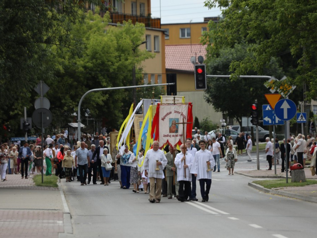 Hrubieszów: Procesja Bożego Ciała w parafiach św. Mikołaja i św. Stanisława Kostki [ZDJĘCIA]