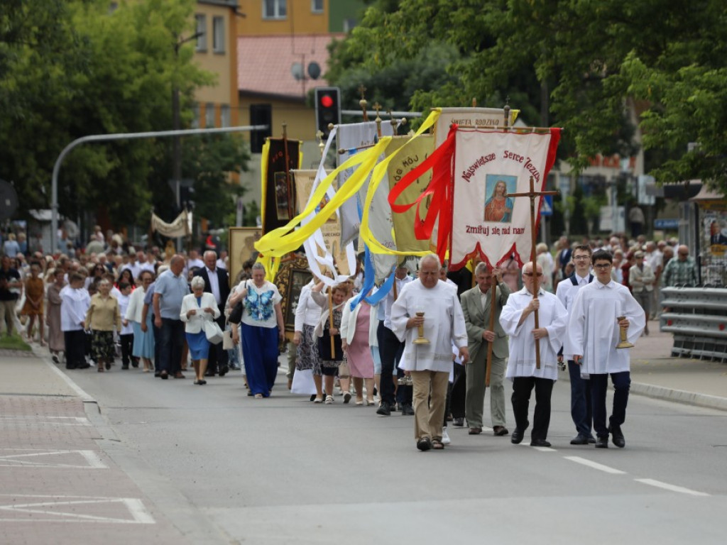 Hrubieszów: Procesja Bożego Ciała w parafiach św. Mikołaja i św. Stanisława Kostki [ZDJĘCIA]
