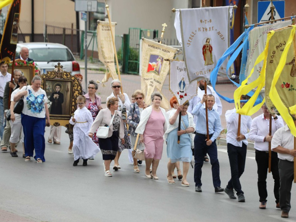 Hrubieszów: Procesja Bożego Ciała w parafiach św. Mikołaja i św. Stanisława Kostki [ZDJĘCIA]