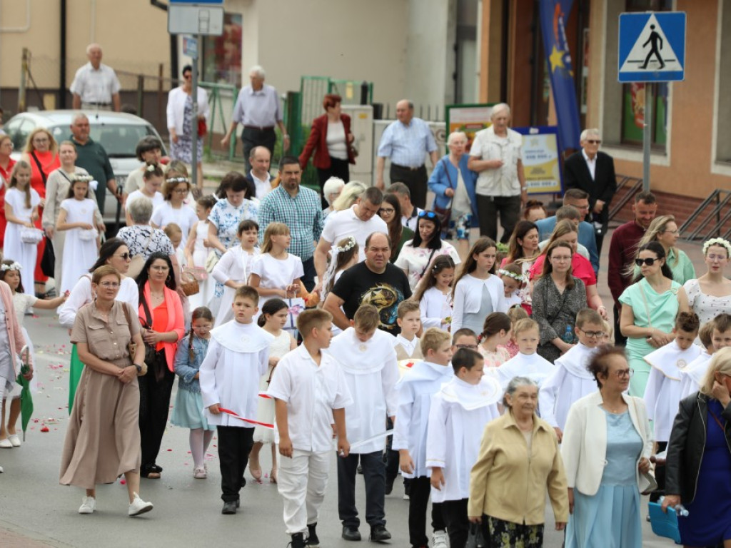 Hrubieszów: Procesja Bożego Ciała w parafiach św. Mikołaja i św. Stanisława Kostki [ZDJĘCIA]
