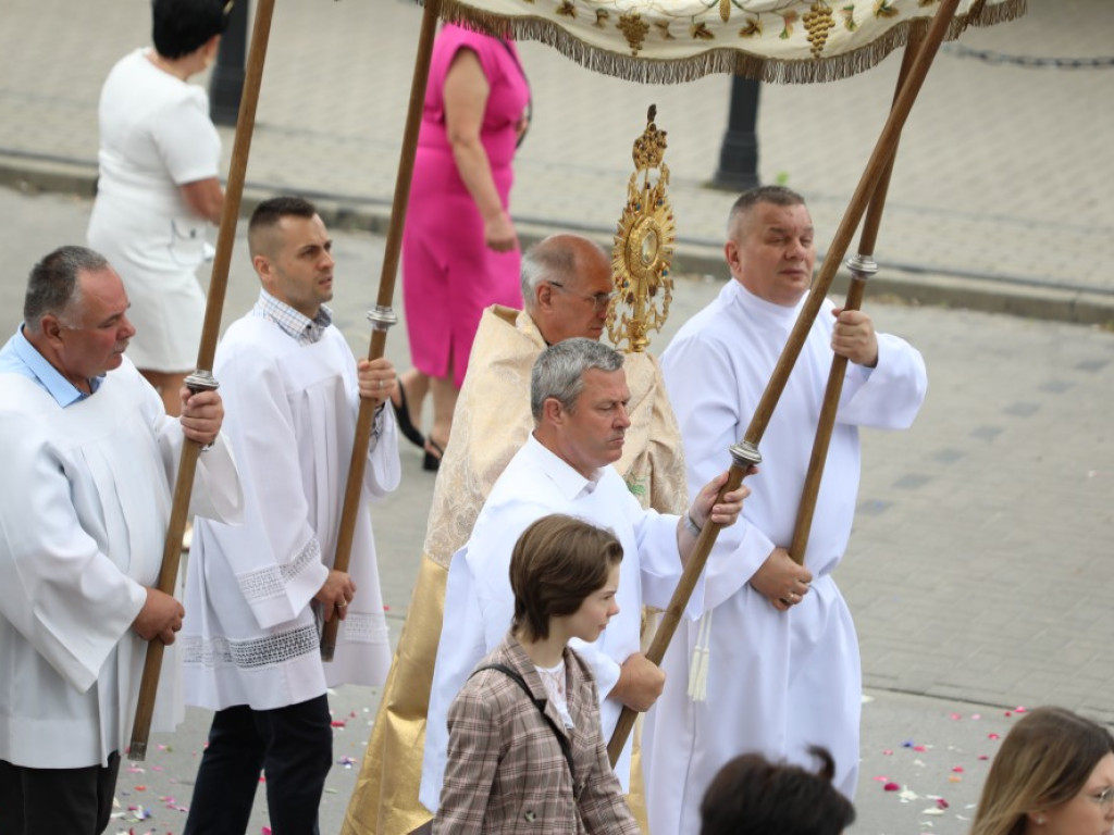 Hrubieszów: Procesja Bożego Ciała w parafiach św. Mikołaja i św. Stanisława Kostki [ZDJĘCIA]