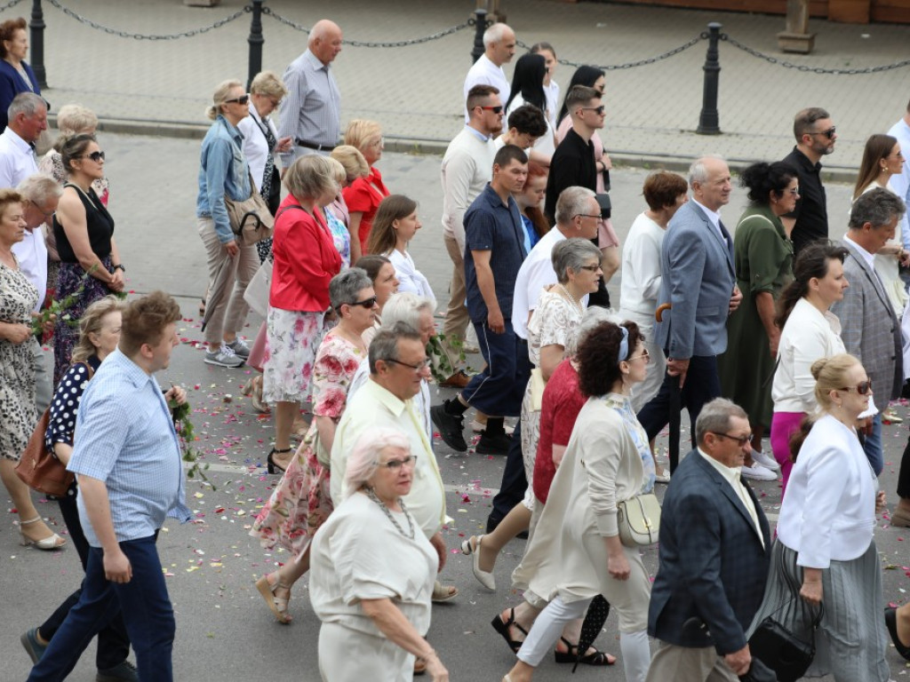 Hrubieszów: Procesja Bożego Ciała w parafiach św. Mikołaja i św. Stanisława Kostki [ZDJĘCIA]