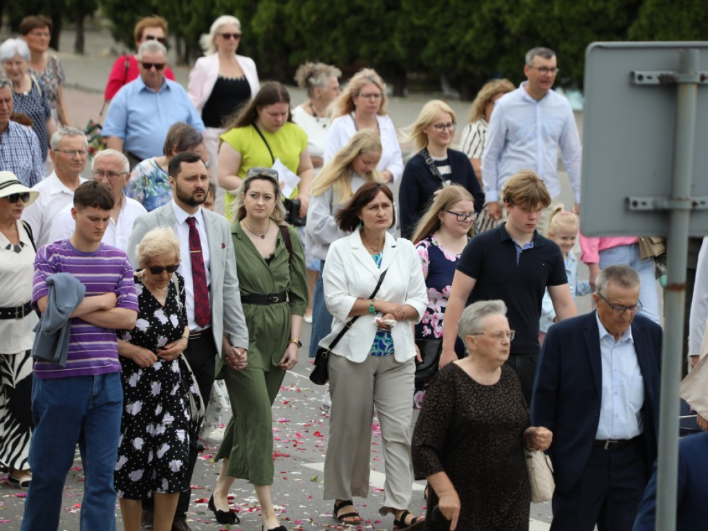 Hrubieszów: Procesja Bożego Ciała w parafiach św. Mikołaja i św. Stanisława Kostki [ZDJĘCIA]