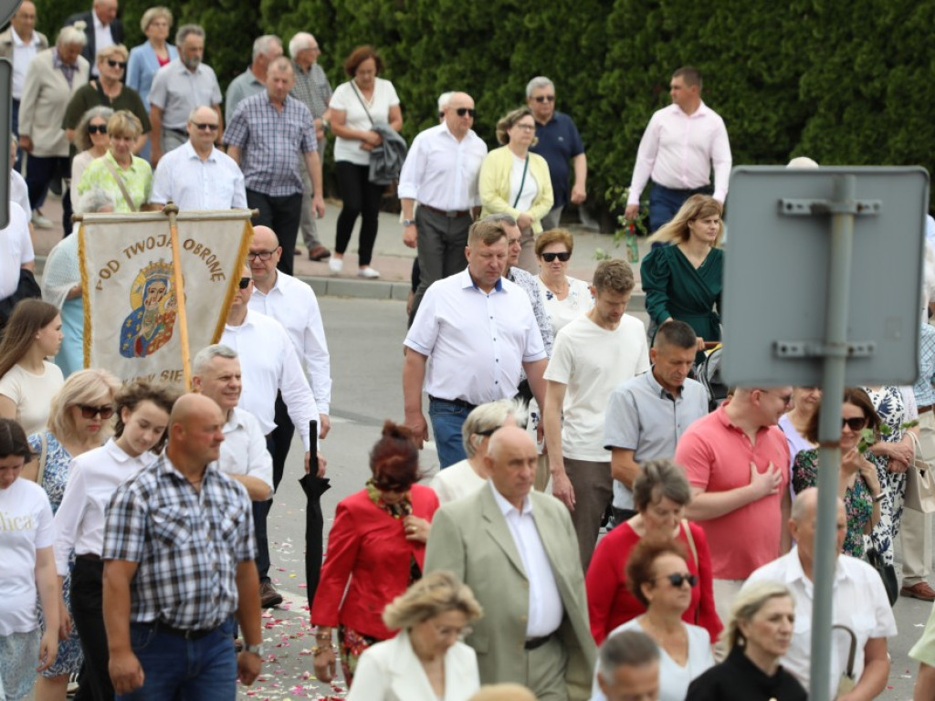 Hrubieszów: Procesja Bożego Ciała w parafiach św. Mikołaja i św. Stanisława Kostki [ZDJĘCIA]