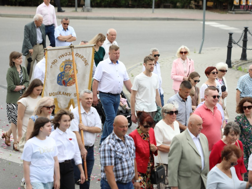 Hrubieszów: Procesja Bożego Ciała w parafiach św. Mikołaja i św. Stanisława Kostki [ZDJĘCIA]