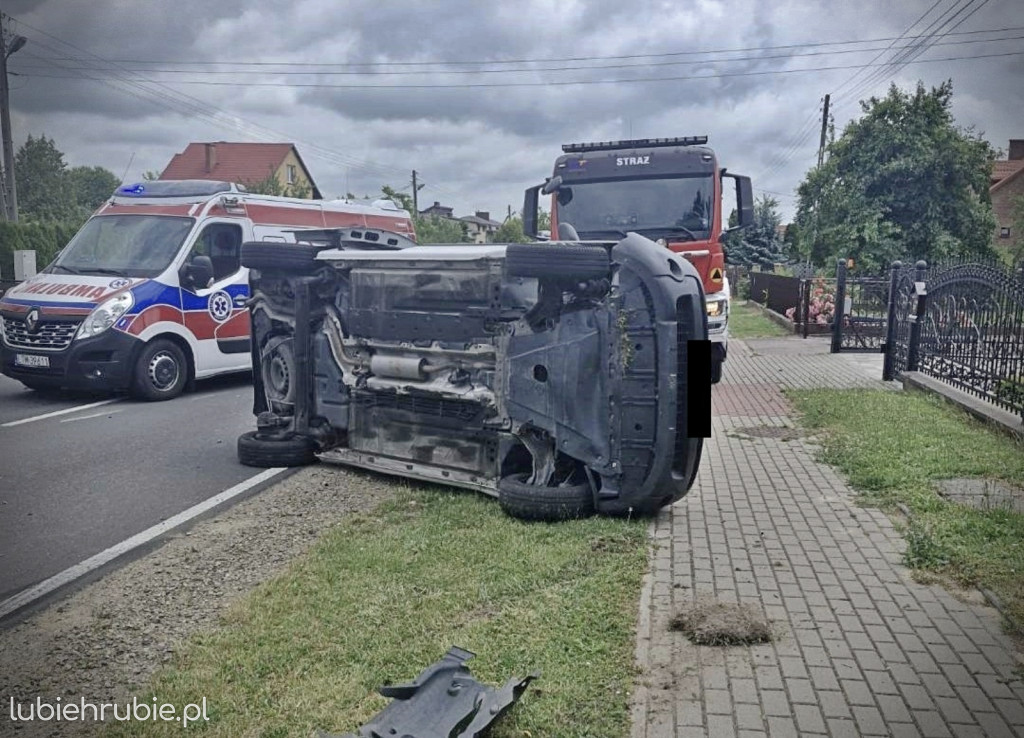 Wypadek 4 pojazdów w Rogóźnie