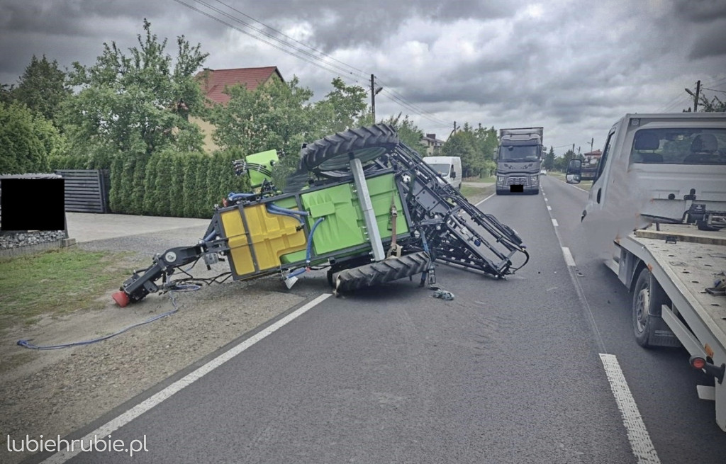Wypadek 4 pojazdów w Rogóźnie