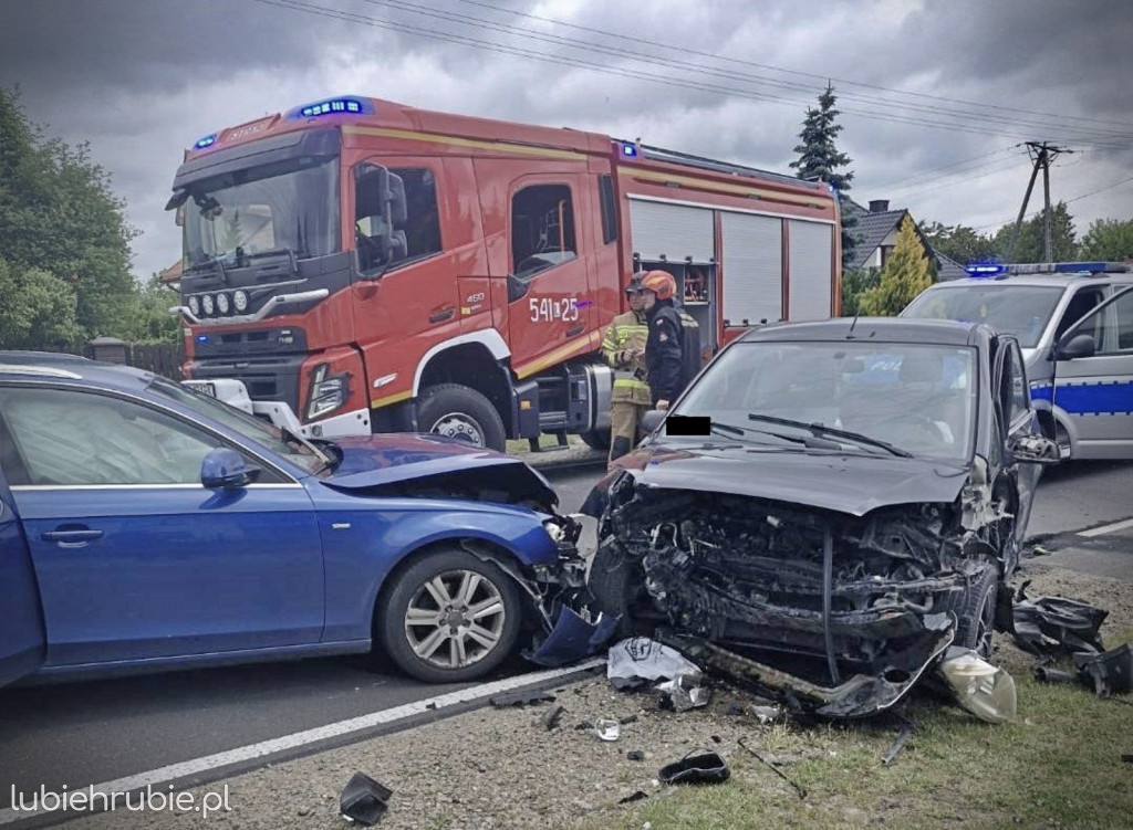 Wypadek 4 pojazdów w Rogóźnie
