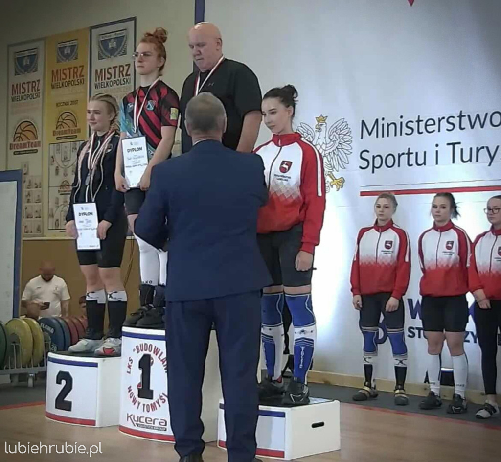 Wiktoria Krupińska z medalem OOM