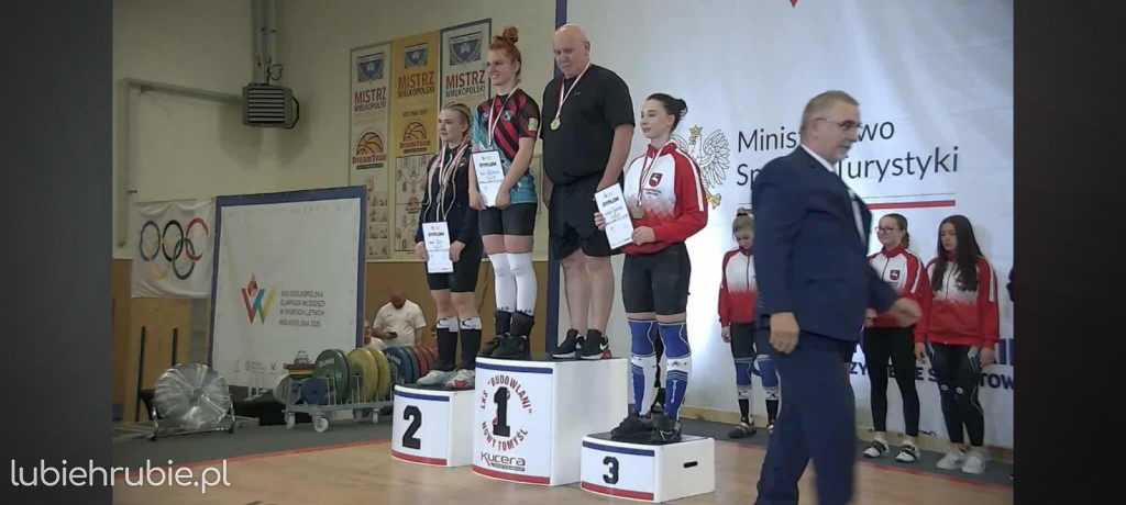 Wiktoria Krupińska z medalem OOM