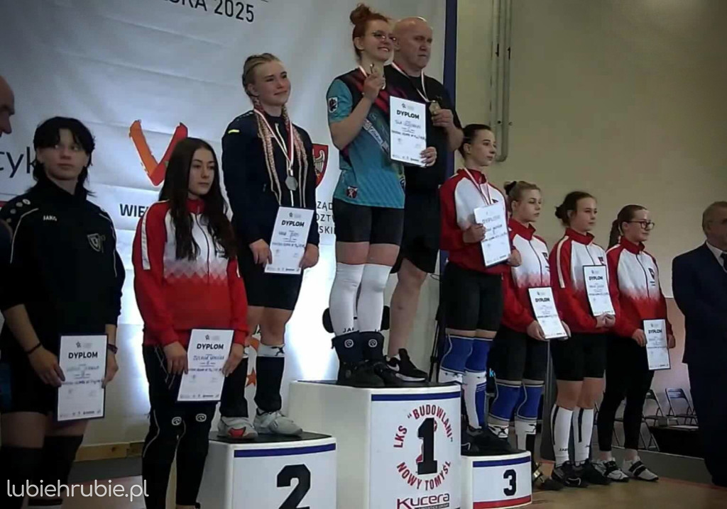 Wiktoria Krupińska z medalem OOM
