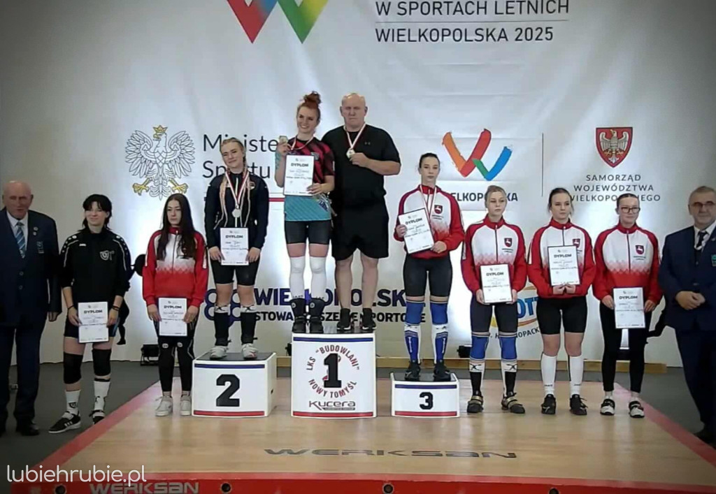 Wiktoria Krupińska z medalem OOM