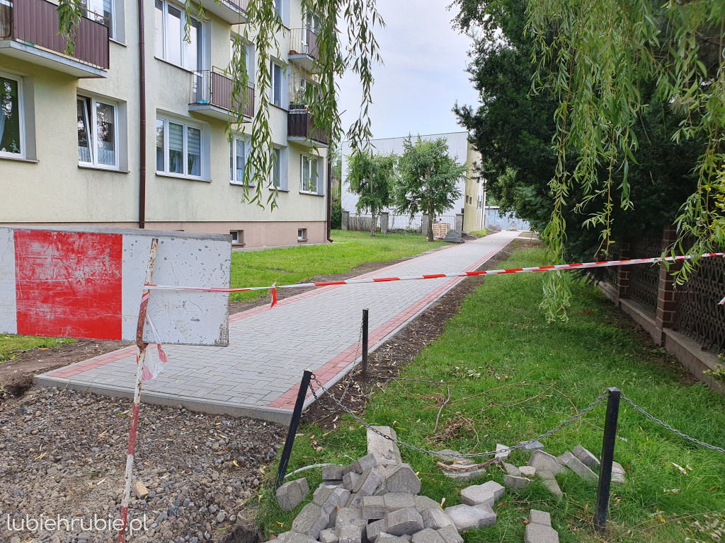 Chodnik na ukończeniu