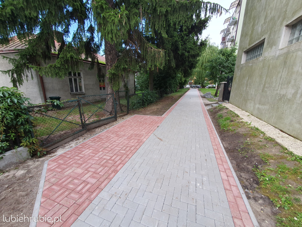 Chodnik na ukończeniu