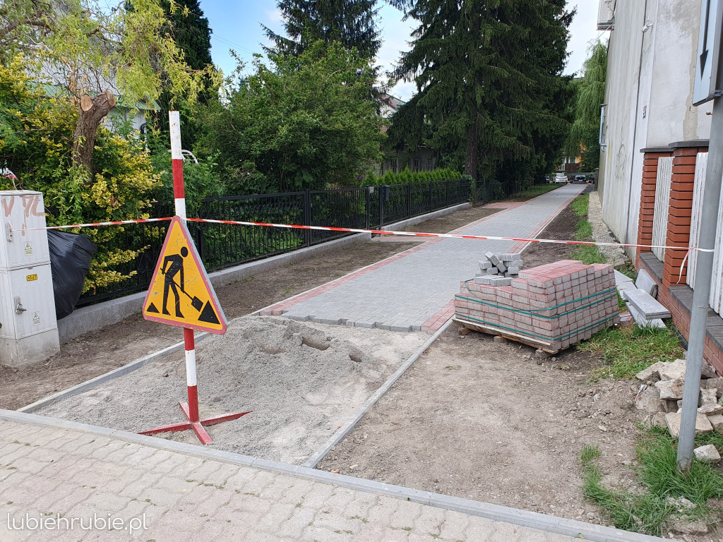 Chodnik na ukończeniu