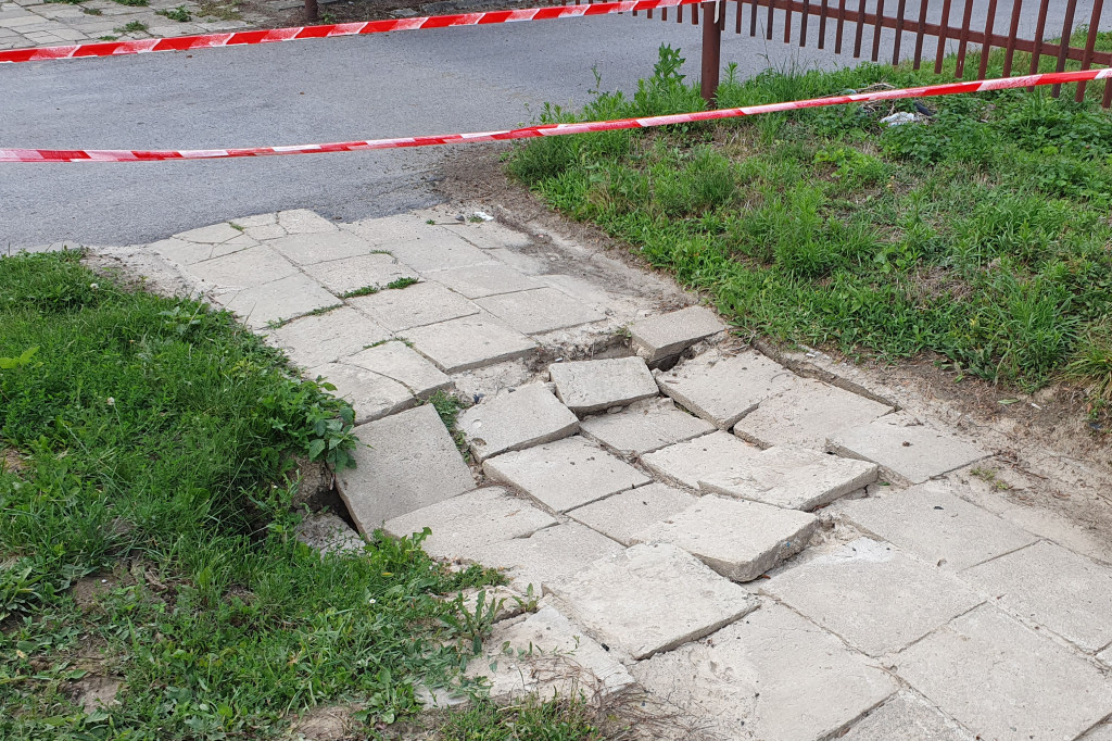 Dziura w chodniku