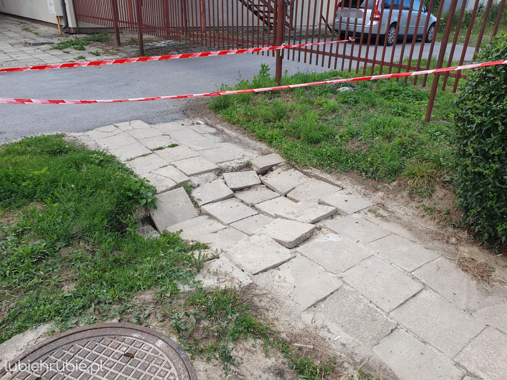 Dziura w chodniku