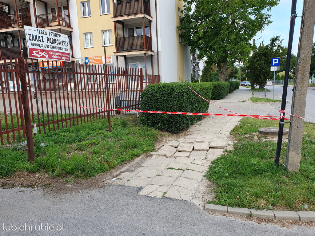 Dziura w chodniku