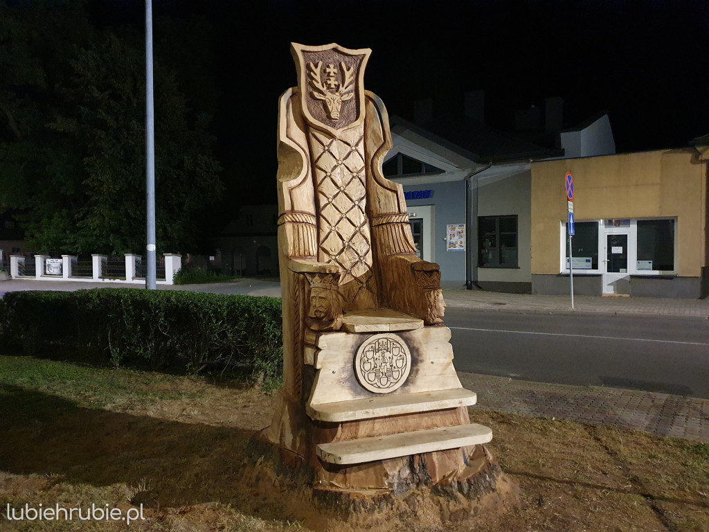 Tron nocną porą