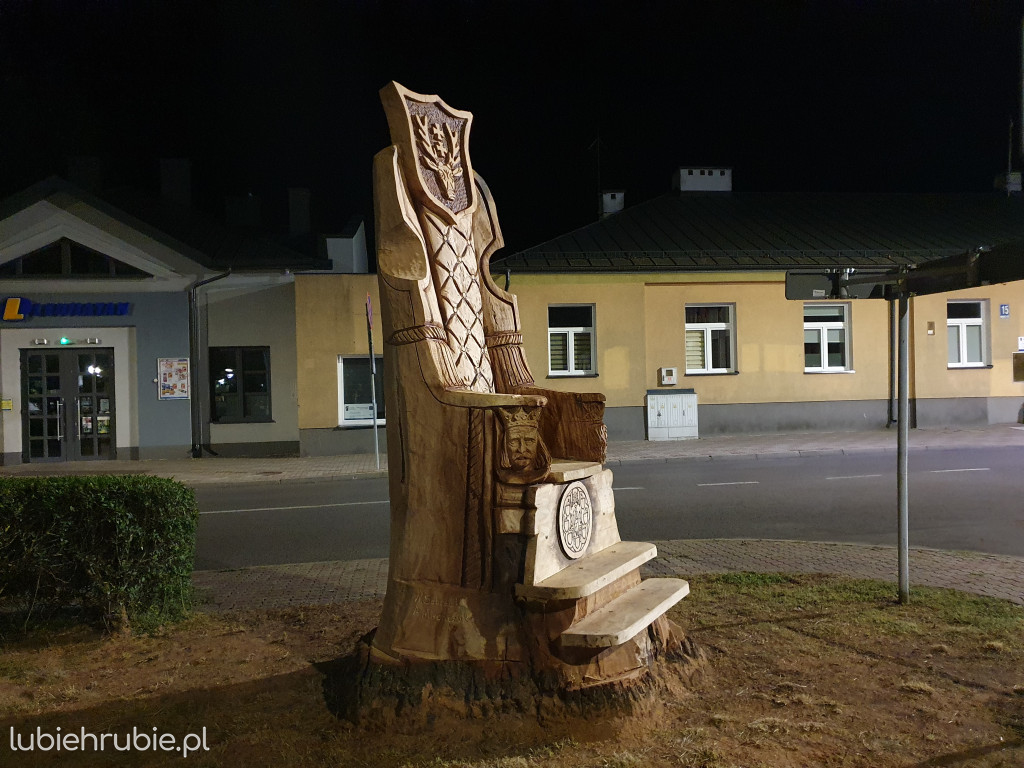 Tron nocną porą