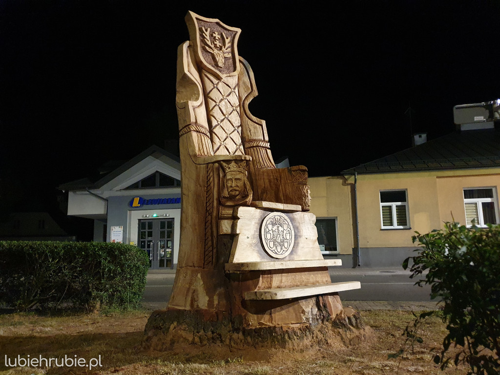 Tron nocną porą