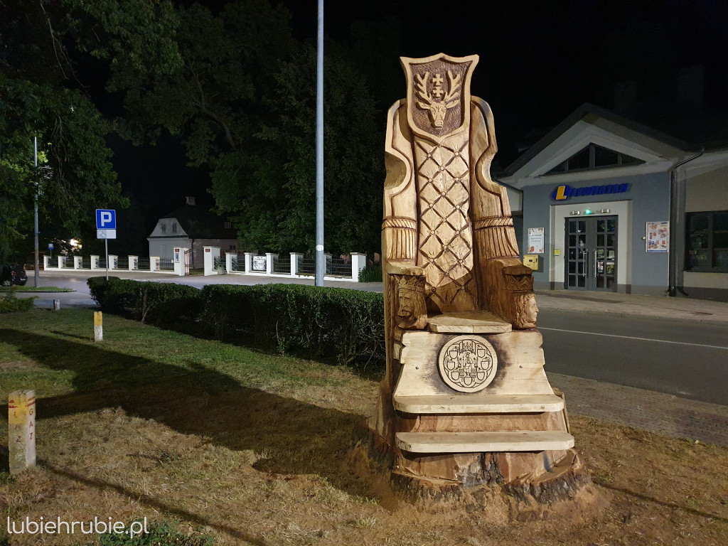 Tron nocną porą