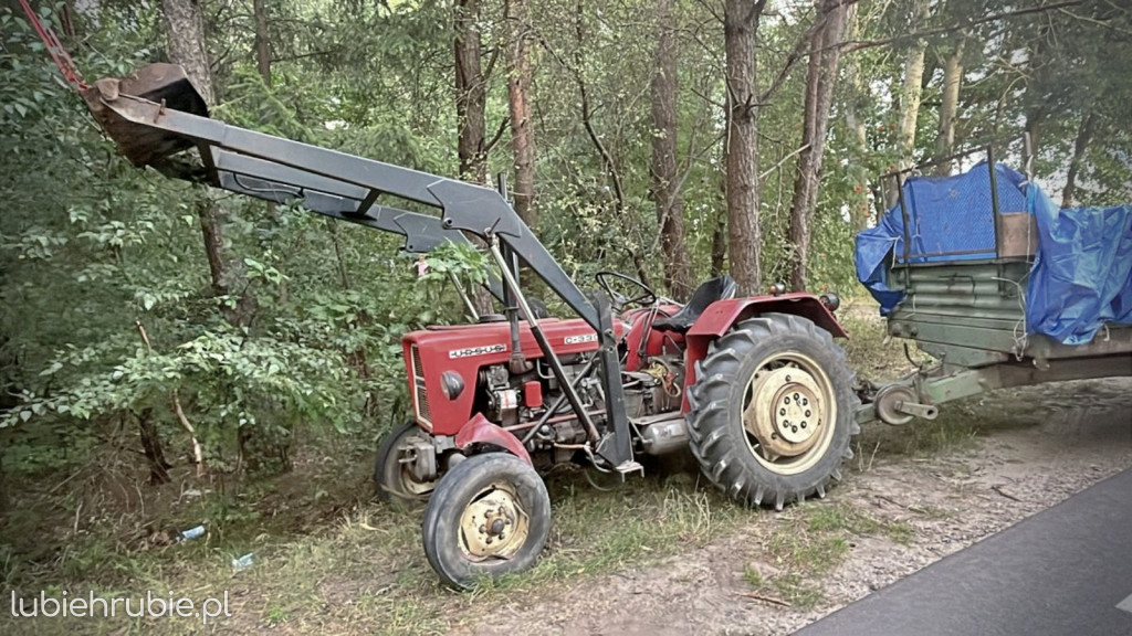 19-latek uderzył w ciągnik i drzewo