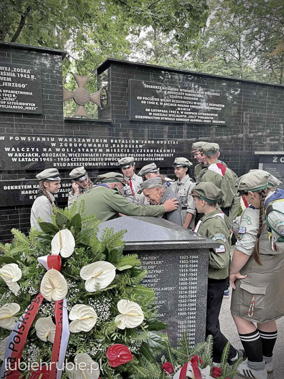 Harcerze uczcili powstańców w Warszawie