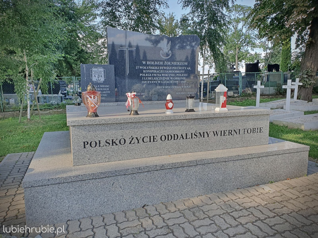 Pomnik w hołdzie żołnierzom 27WDPAK