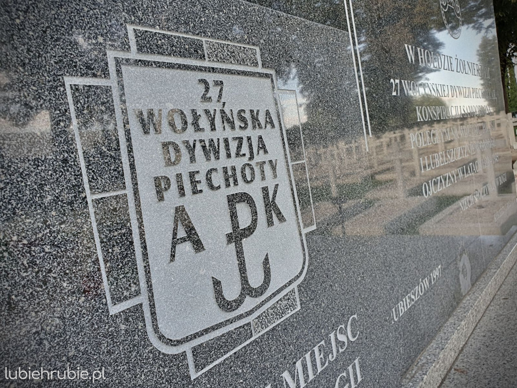 Pomnik w hołdzie żołnierzom 27WDPAK