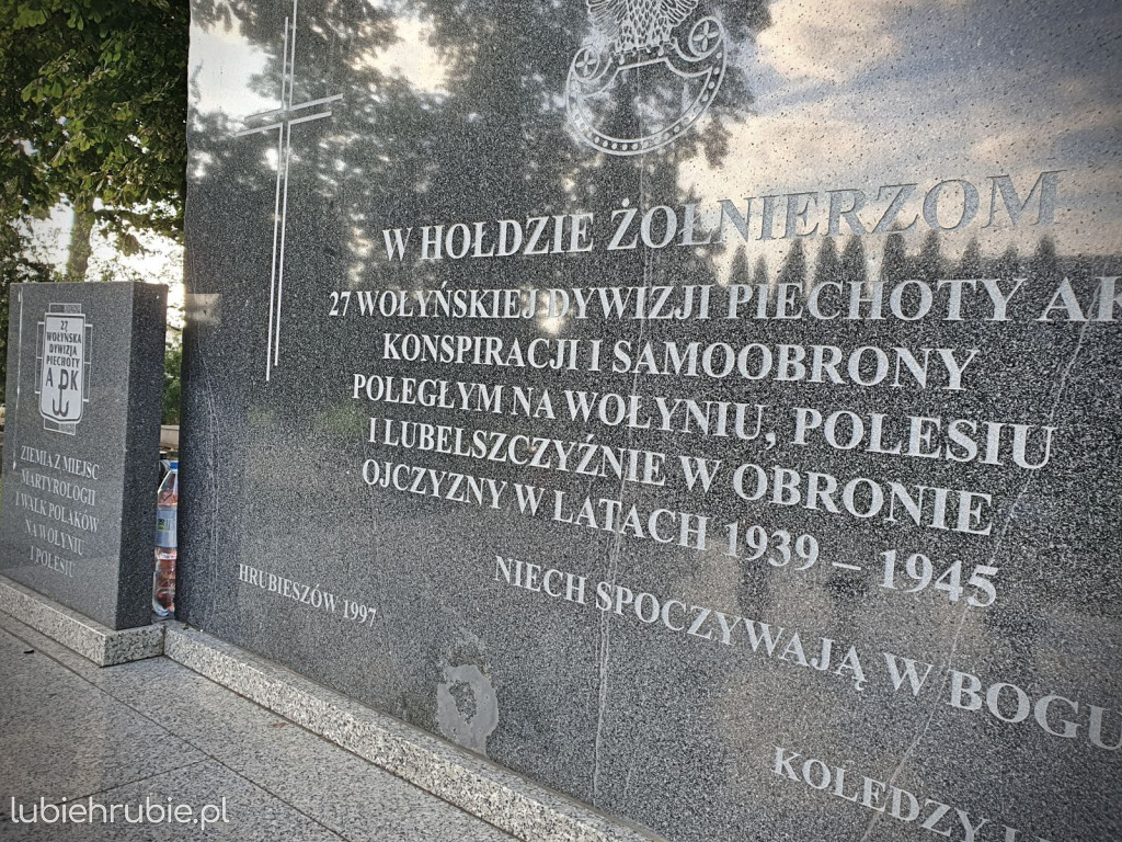 Pomnik w hołdzie żołnierzom 27WDPAK