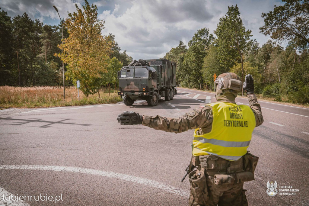Wzmożony ruch wojsk na drogach