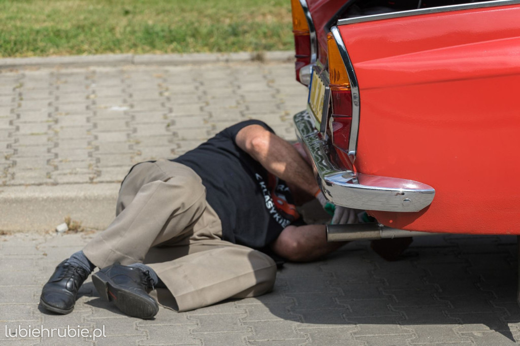 Maluchy, Syrenki i Warszawy na ulicach Zamościa