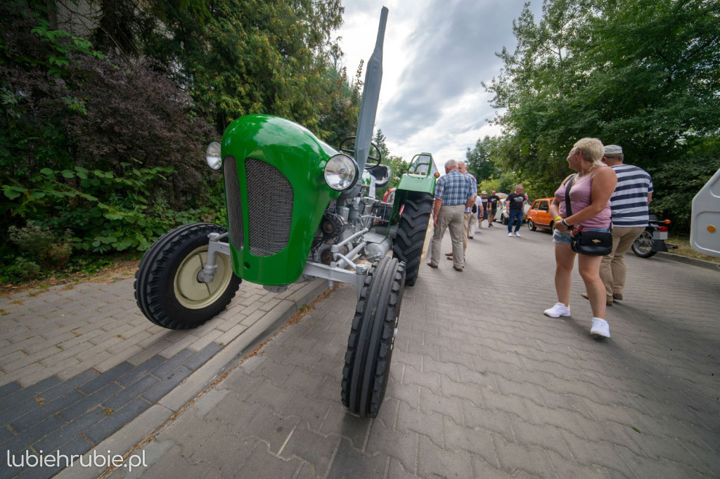 Maluchy, Syrenki i Warszawy na ulicach Zamościa