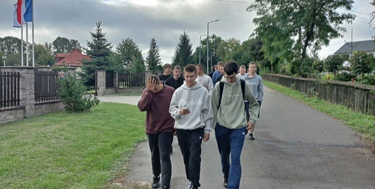 Młodzież ZS uczciła pamięć bohaterów września