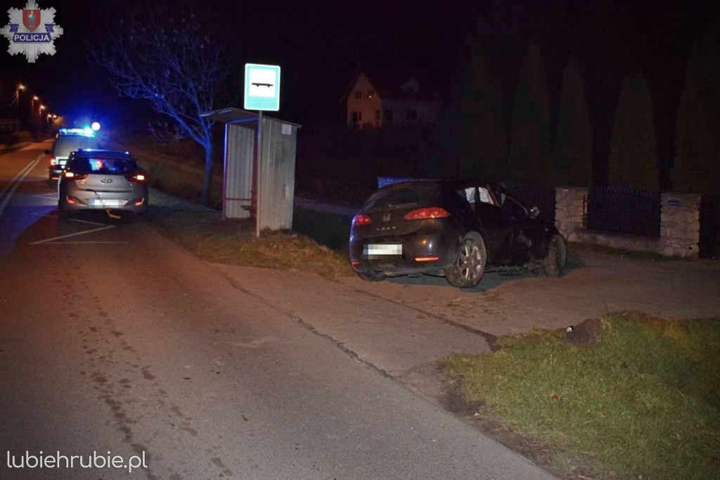 19-latek uderzył Seatem w przepust i dachował