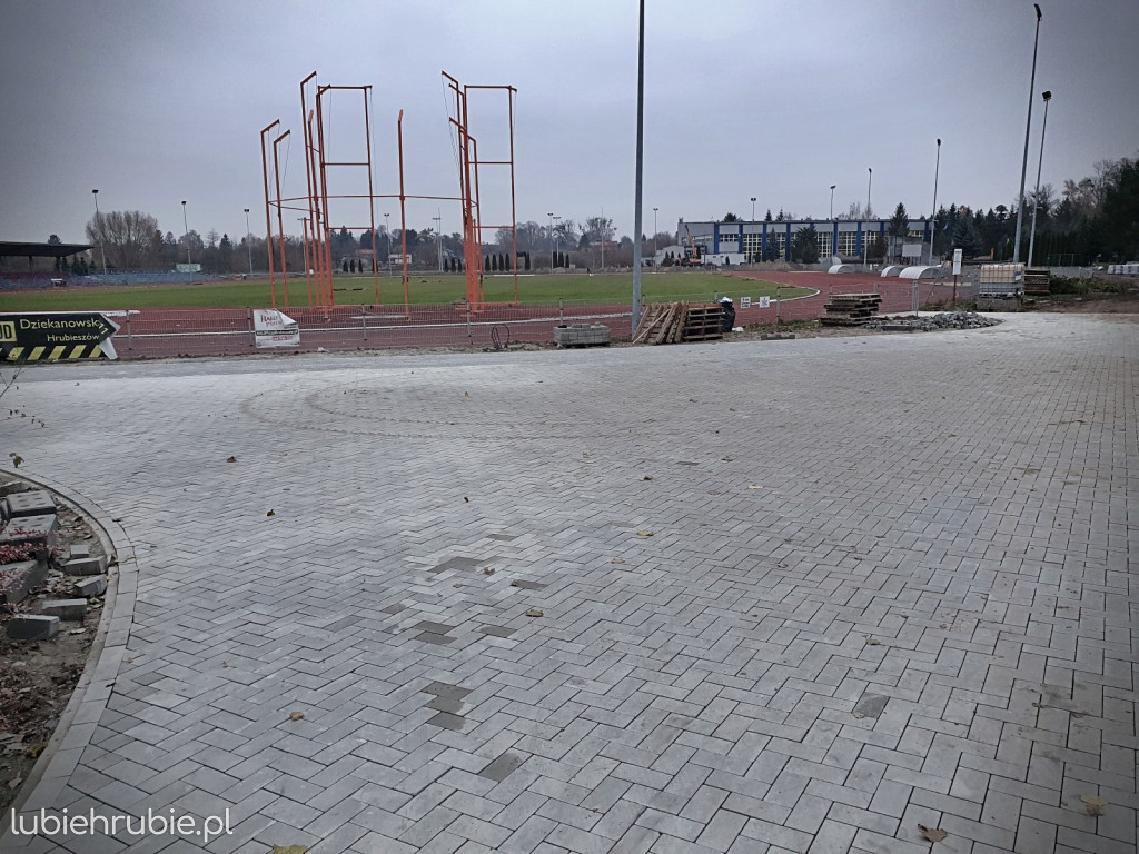 Prace przy rozbudowie HOSiR
