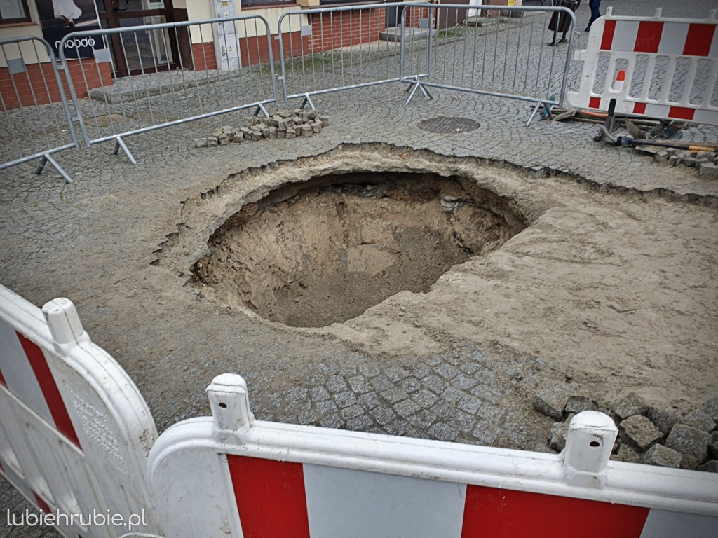 Hrubieszów: Dziura w rynku