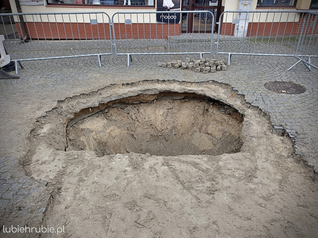 Hrubieszów: Dziura w rynku
