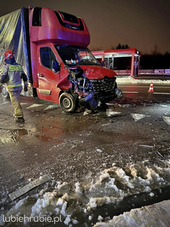 Zderzenie trzech aut na ulicy Basaja