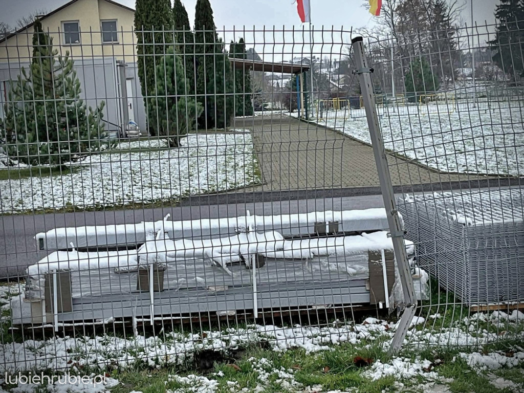 Zniszczono boisko treningowe
