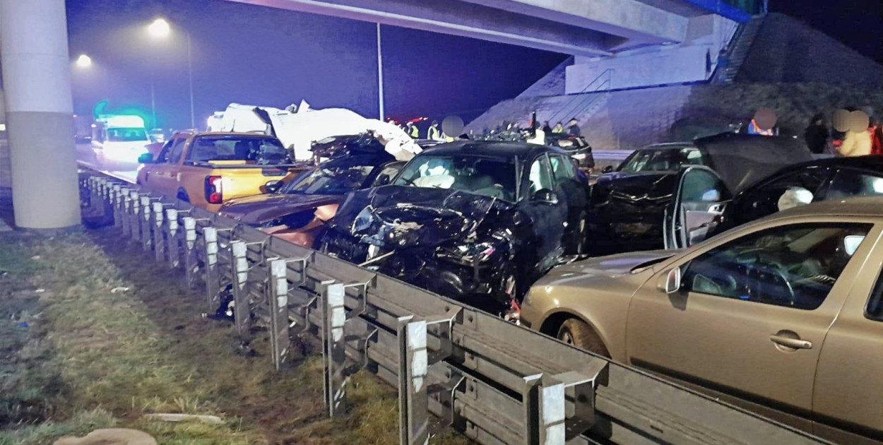 Karambol 18 pojazdów na S-19