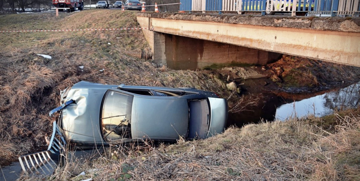 Pijany wjechał Audi do rzeki