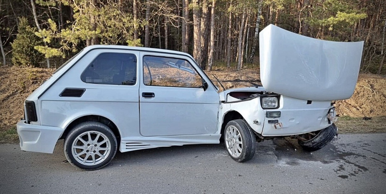 Po zderzeniu maluch rozpadł się na dwie części