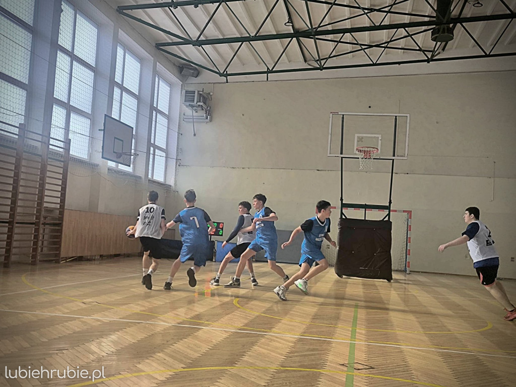 Dziewczęta z Jedynki oraz chłopcy z Dwójki mistrzami powiatu